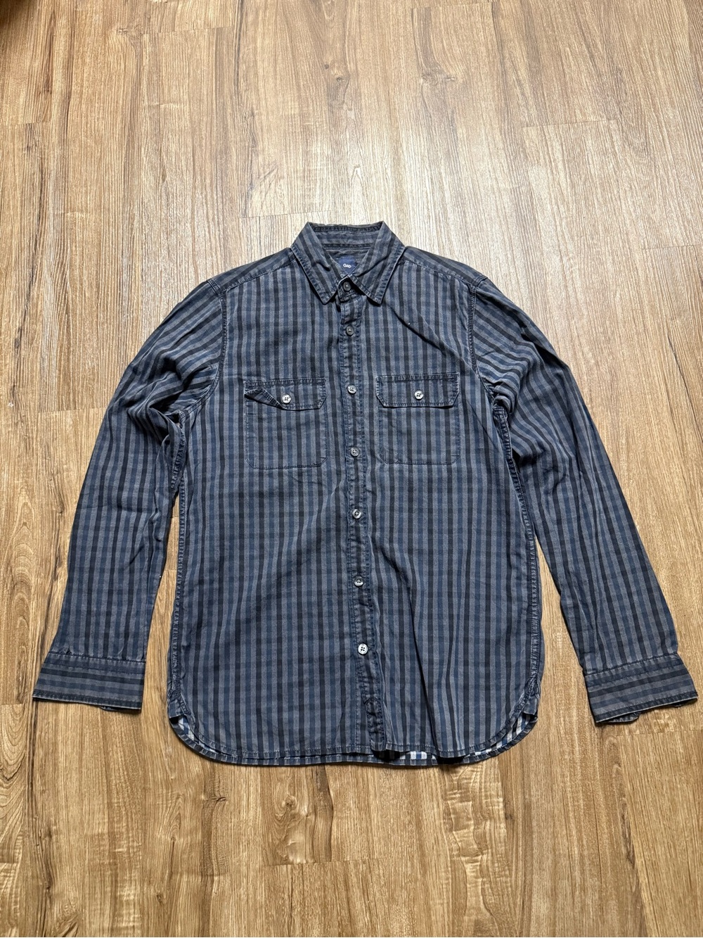 Gap Men's Long-Sleeve Striped Button-Up Shirt